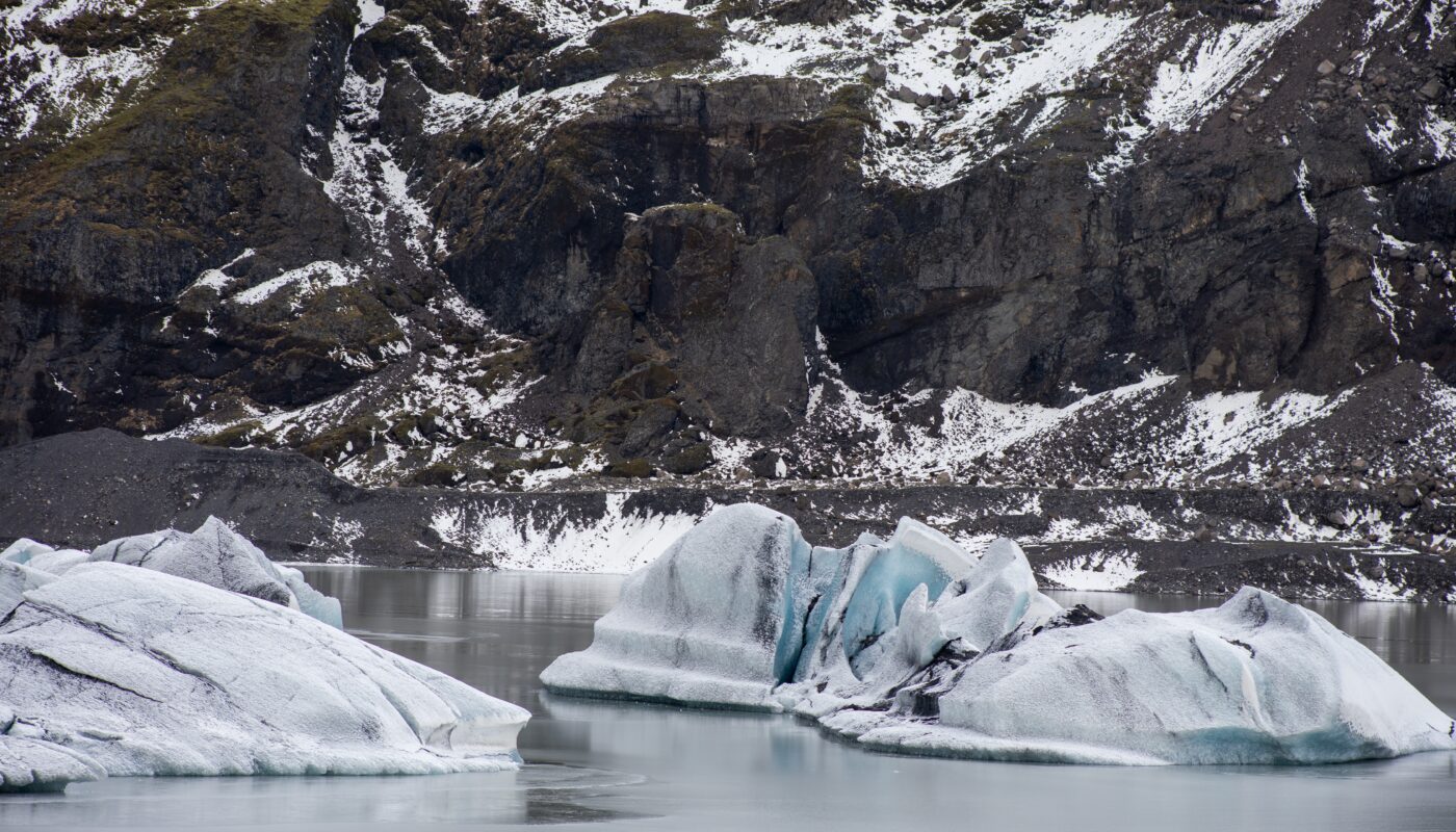 https://www.freepik.com/free-photo/big-pieces-freshwater-ice-frozen-lake-surrounded-by-rocky-mountains_8857831.htm#fromView=search&page=1&position=4&uuid=6aca4930-78dd-45ce-81d8-7535452f1d73&query=Glaciers+of+Alaska%3A+A+Complete+Regional+Guide