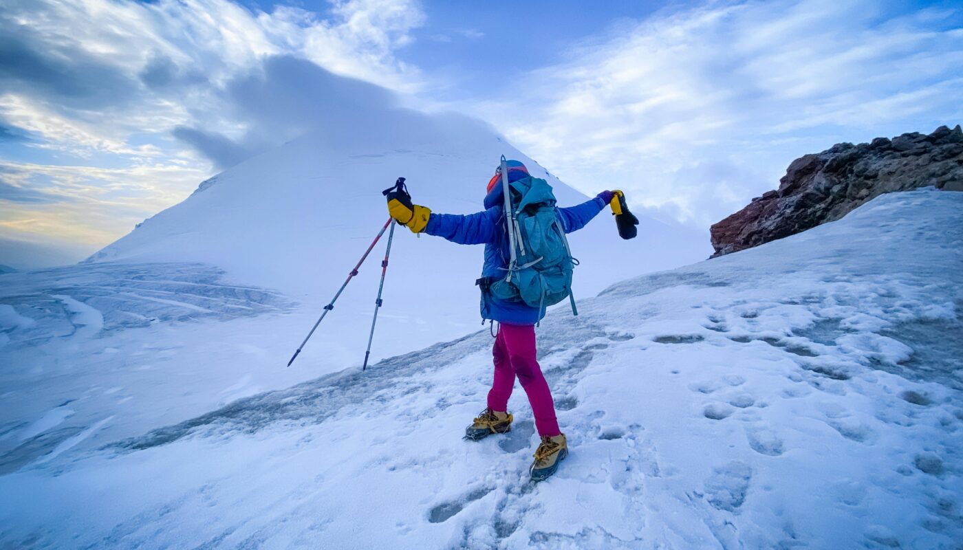 https://www.pexels.com/photo/adventurous-hiker-ascends-snowy-mountain-peak-33950240/