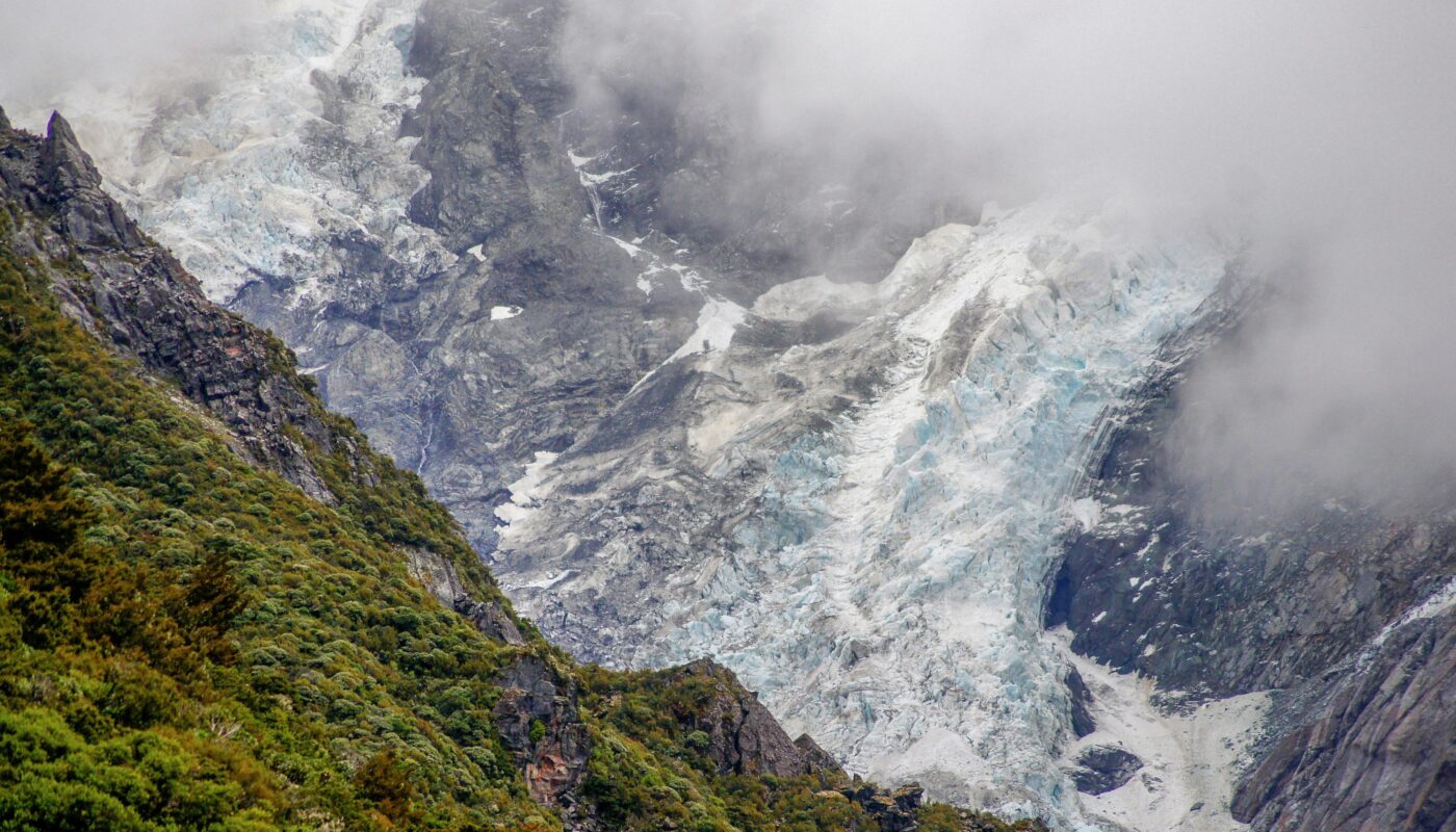 https://www.pexels.com/photo/glacier-seen-from-a-mountaintop-15964495/