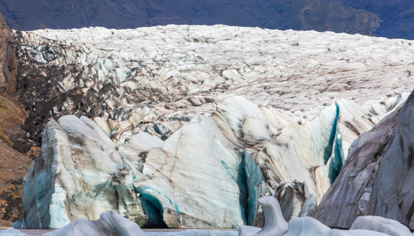 https://www.pexels.com/photo/end-of-glacier-17702209/