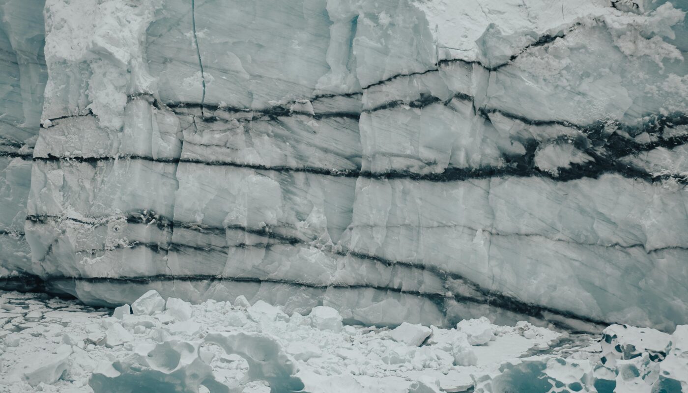 https://www.pexels.com/photo/black-lines-on-glacier-walls-25857492/
