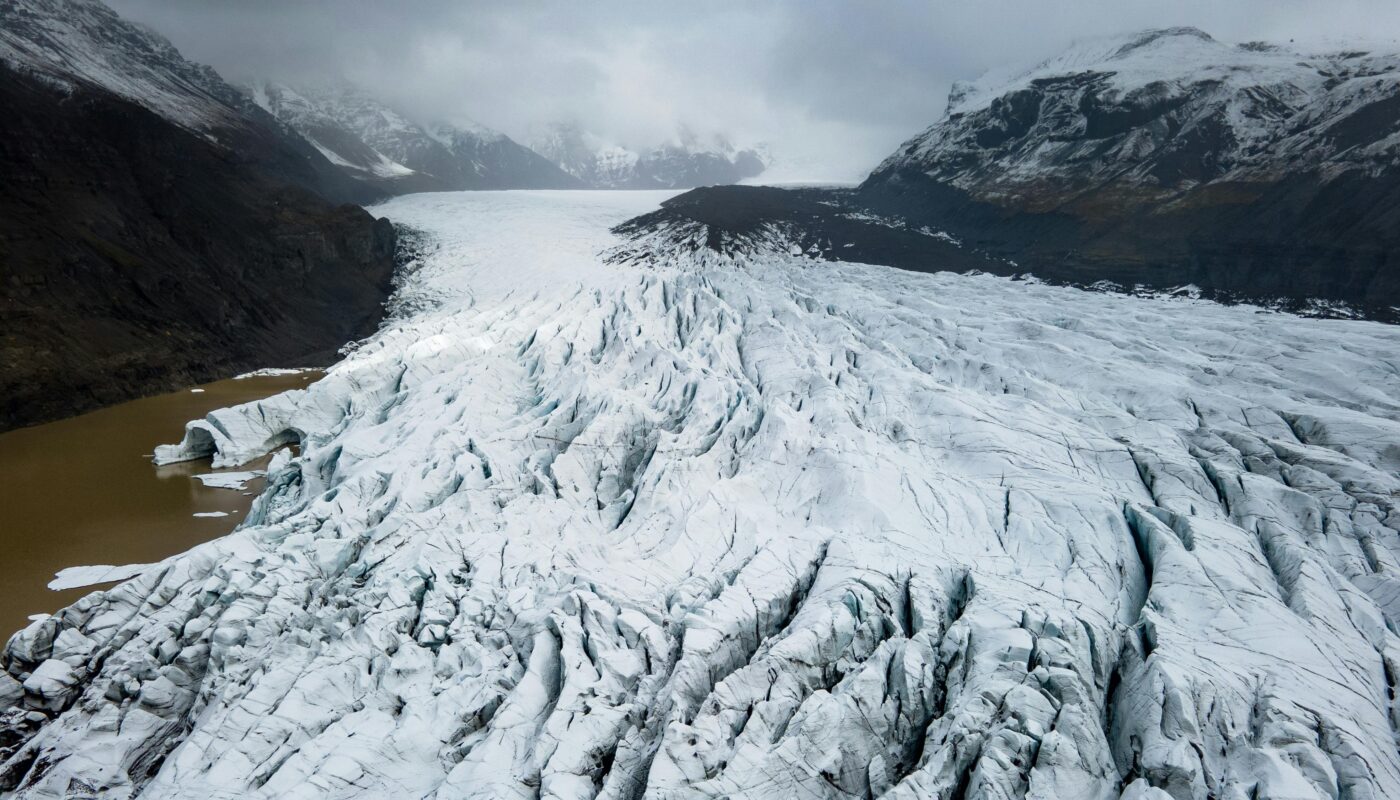 https://www.pexels.com/photo/scenic-view-of-a-glacier-17900126/