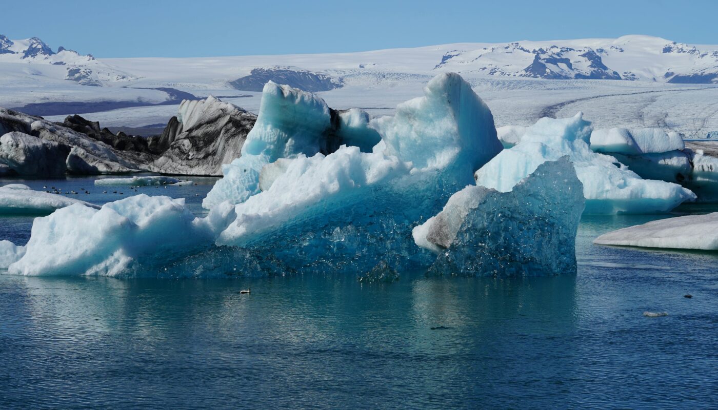 https://www.pexels.com/photo/majestic-icebergs-in-jokulsarlon-glacier-lagoon-iceland-32036502/