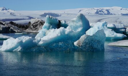 https://www.pexels.com/photo/majestic-icebergs-in-jokulsarlon-glacier-lagoon-iceland-32036502/