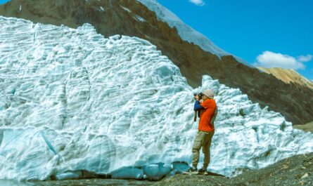 https://www.pexels.com/photo/photographer-capturing-peruvian-glacier-in-cuzco-35570929/
