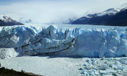 https://www.pexels.com/photo/view-of-a-glacier-12787086/