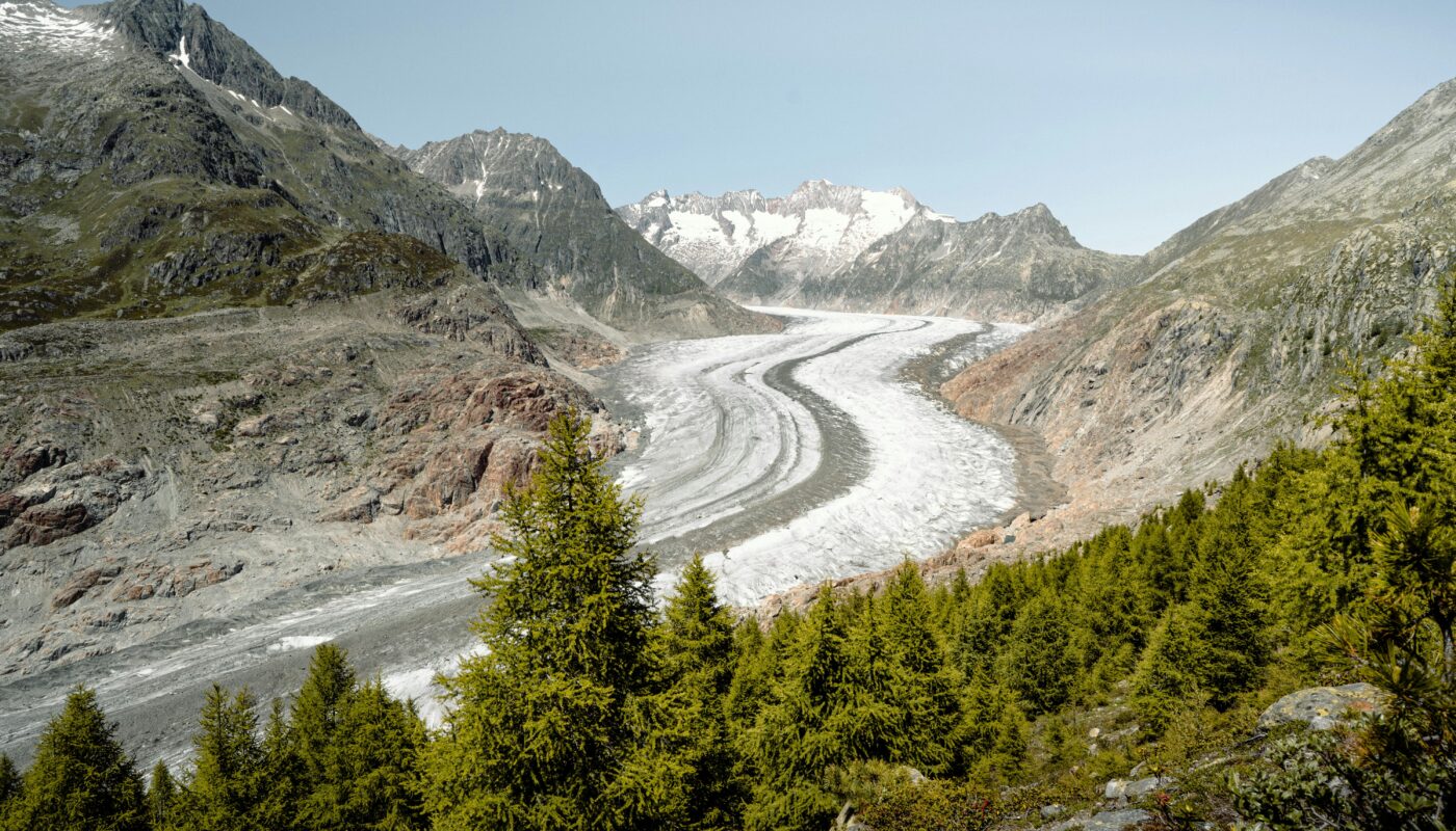 https://www.pexels.com/photo/aletsch-glacier-in-switzerland-12475185/