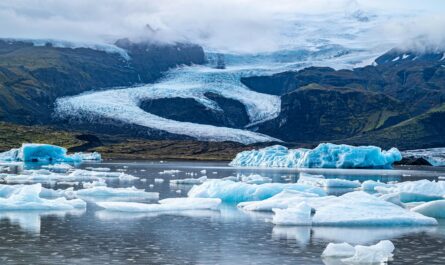 https://www.pexels.com/photo/ice-on-sea-shore-with-glacier-behind-19320697/