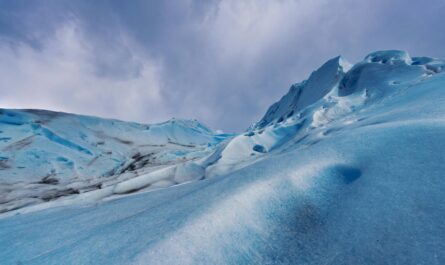 https://www.pexels.com/photo/striking-blue-ice-formations-at-perito-moreno-glacier-34330086/
