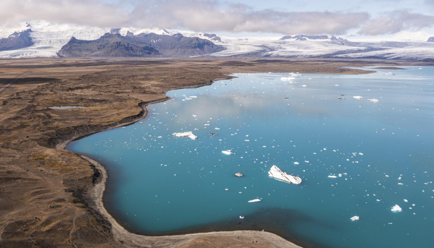 https://www.magnific.com/free-photo/iceland-landscape-beautiful-plains_18408189.htm#fromView=search&page=1&position=35&uuid=ee7b8499-d29f-4b44-8744-1f630486b7ec&query=Will+Glacier+Loss+Lead+to+Future+Water+Wars%3F