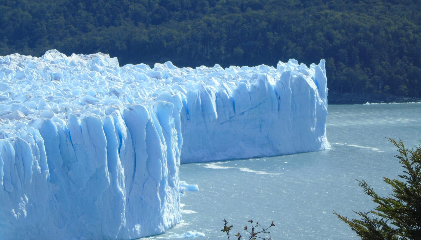 https://www.pexels.com/photo/glaciers-on-body-of-water-12972109/
