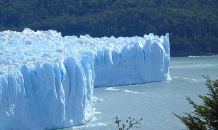 https://www.pexels.com/photo/glaciers-on-body-of-water-12972109/