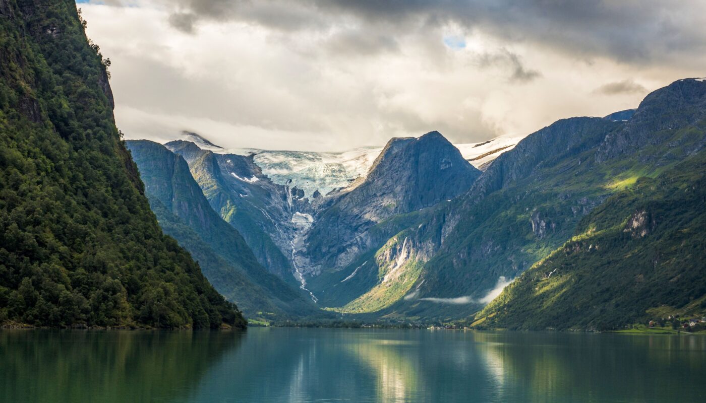 https://www.pexels.com/photo/oldevatnet-lake-in-norway-15207651/