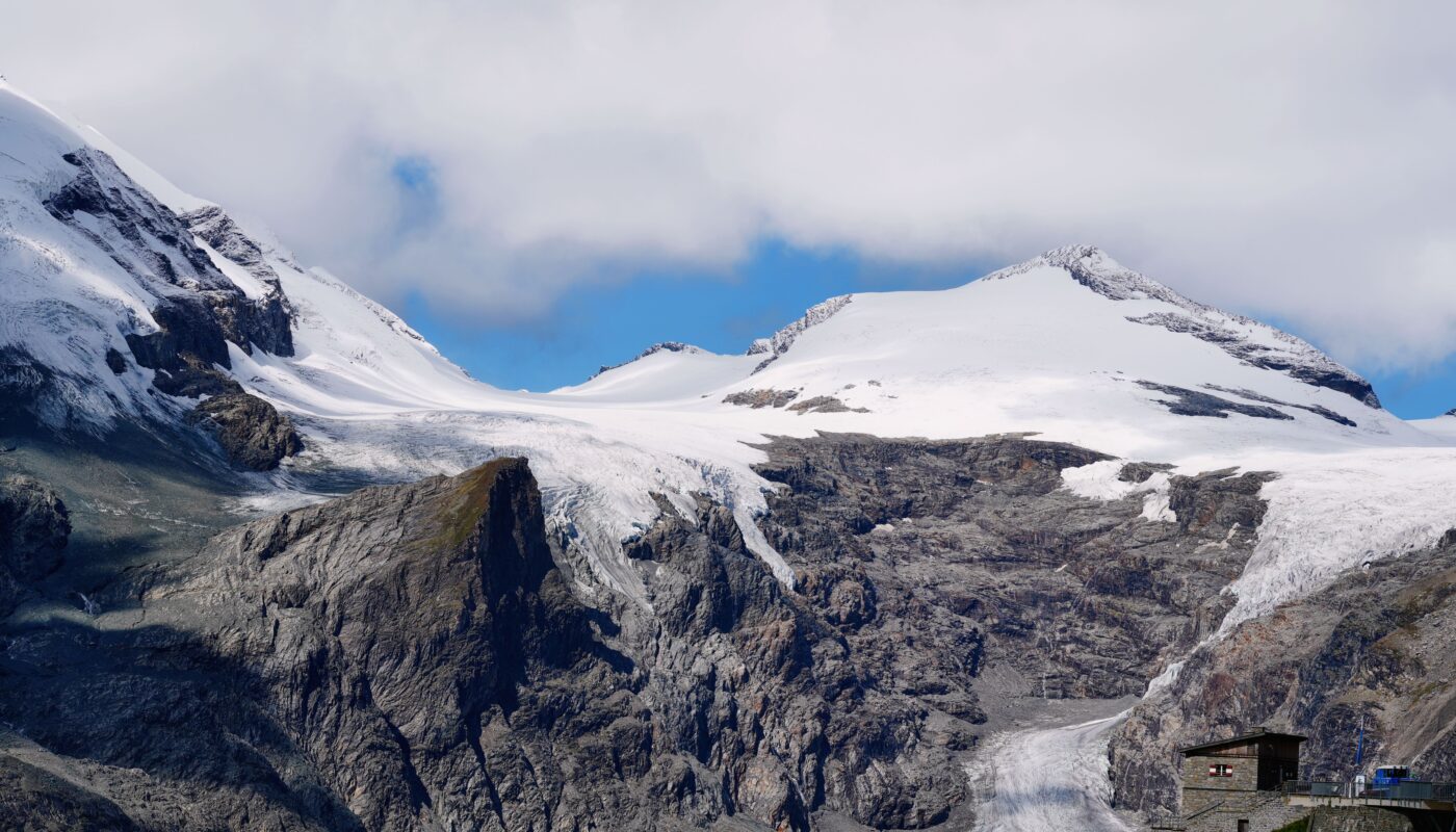 https://www.pexels.com/photo/stunning-alpine-landscape-of-karyntia-austria-34287791/