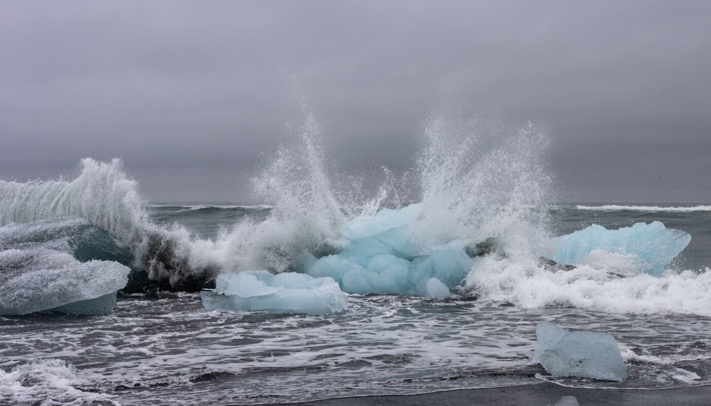 https://www.pexels.com/photo/waves-crashing-on-ice-blocks-on-the-shore-16022221/