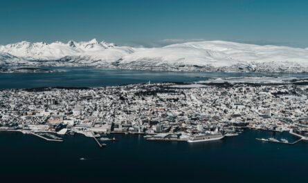 https://www.pexels.com/photo/aerial-view-of-snowy-tromso-in-winter-29458276/