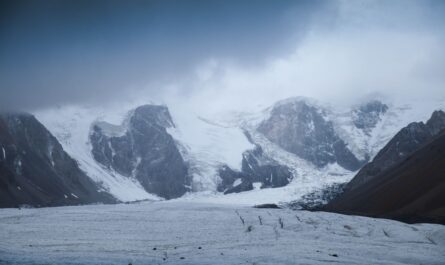 https://www.pexels.com/photo/landscape-of-rocky-mountains-and-a-glacier-16115453/
