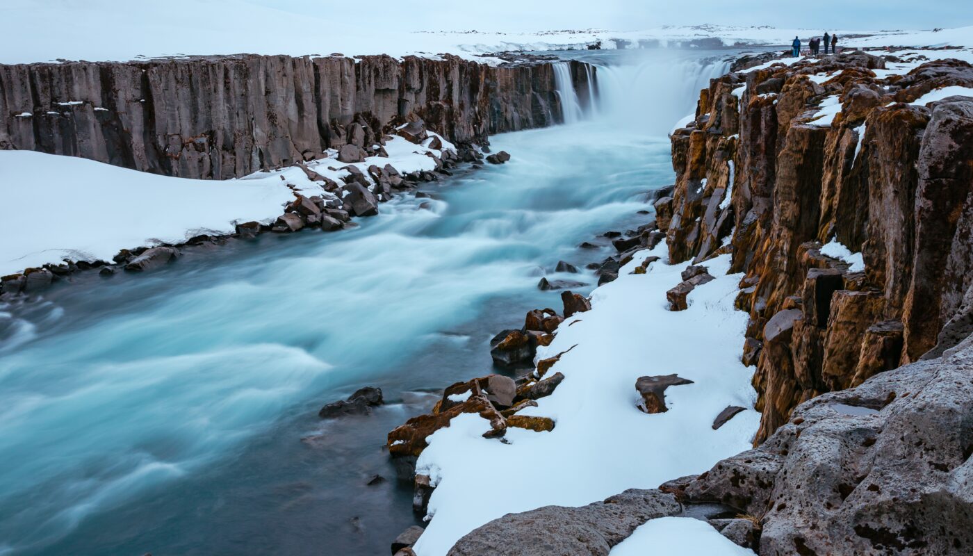 https://www.magnific.com/free-photo/beautiful-shot-river-snowy-rocky-surface_7678565.htm#fromView=search&page=1&position=11&uuid=cb462ac4-62d9-4ba3-8999-ef537830833d&query=What+Happens+If+a+Glacier+Dam+Breaks%3F