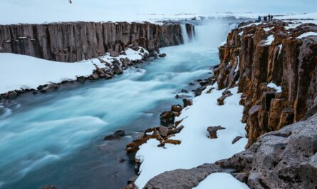 https://www.magnific.com/free-photo/beautiful-shot-river-snowy-rocky-surface_7678565.htm#fromView=search&page=1&position=11&uuid=cb462ac4-62d9-4ba3-8999-ef537830833d&query=What+Happens+If+a+Glacier+Dam+Breaks%3F
