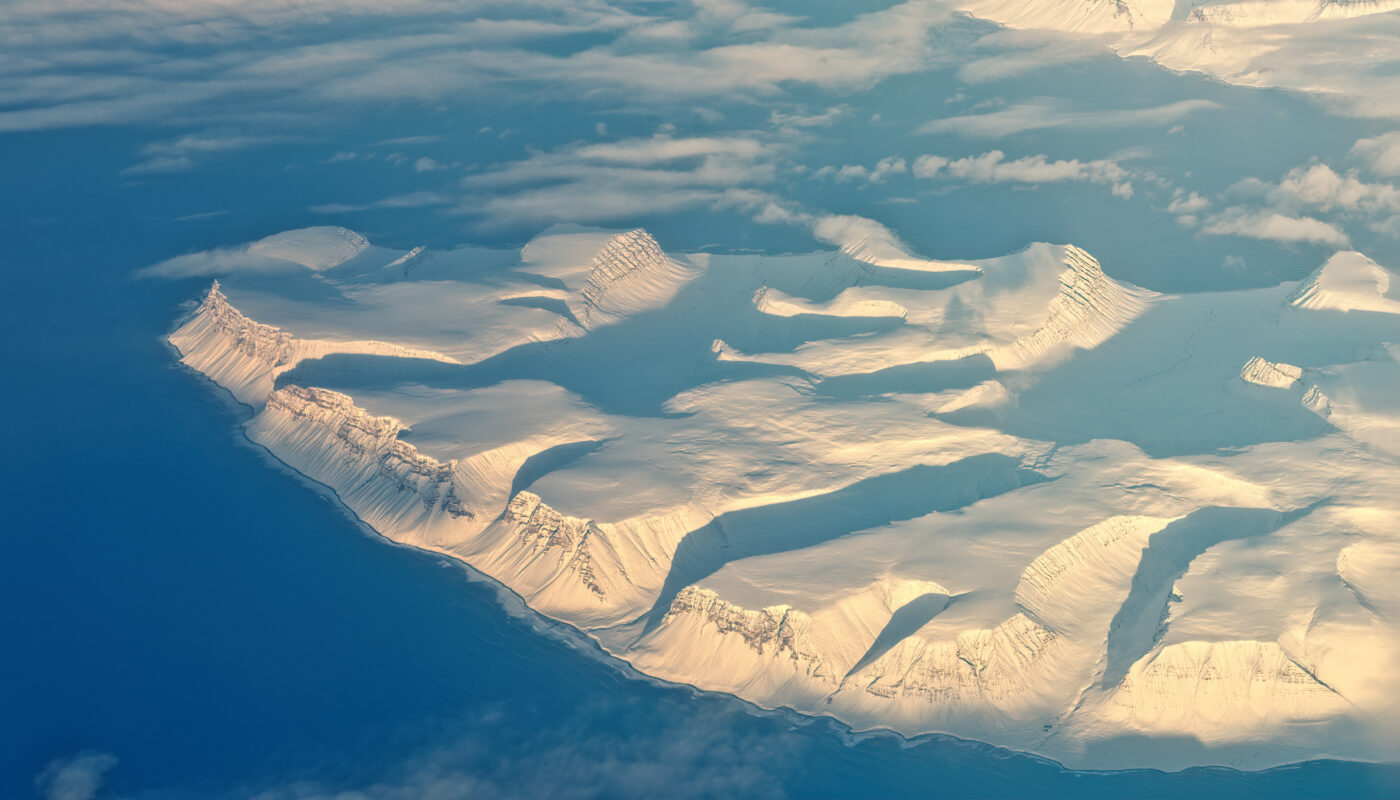https://www.magnific.com/free-photo/ice-body-water-daytime_12686536.htm#fromView=search&page=1&position=21&uuid=42c883c2-ce10-4295-92df-eecc65f690d7&query=How+Glaciers+Affect+Earth%E2%80%99s+Gravity+Field