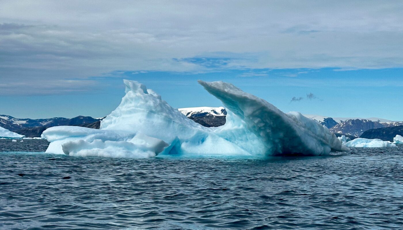 https://www.pexels.com/photo/majestic-icebergs-floating-in-greenland-waters-33614466/