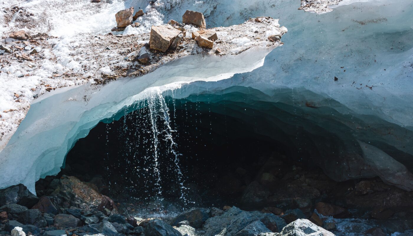 https://www.pexels.com/photo/snow-and-ice-15954831/