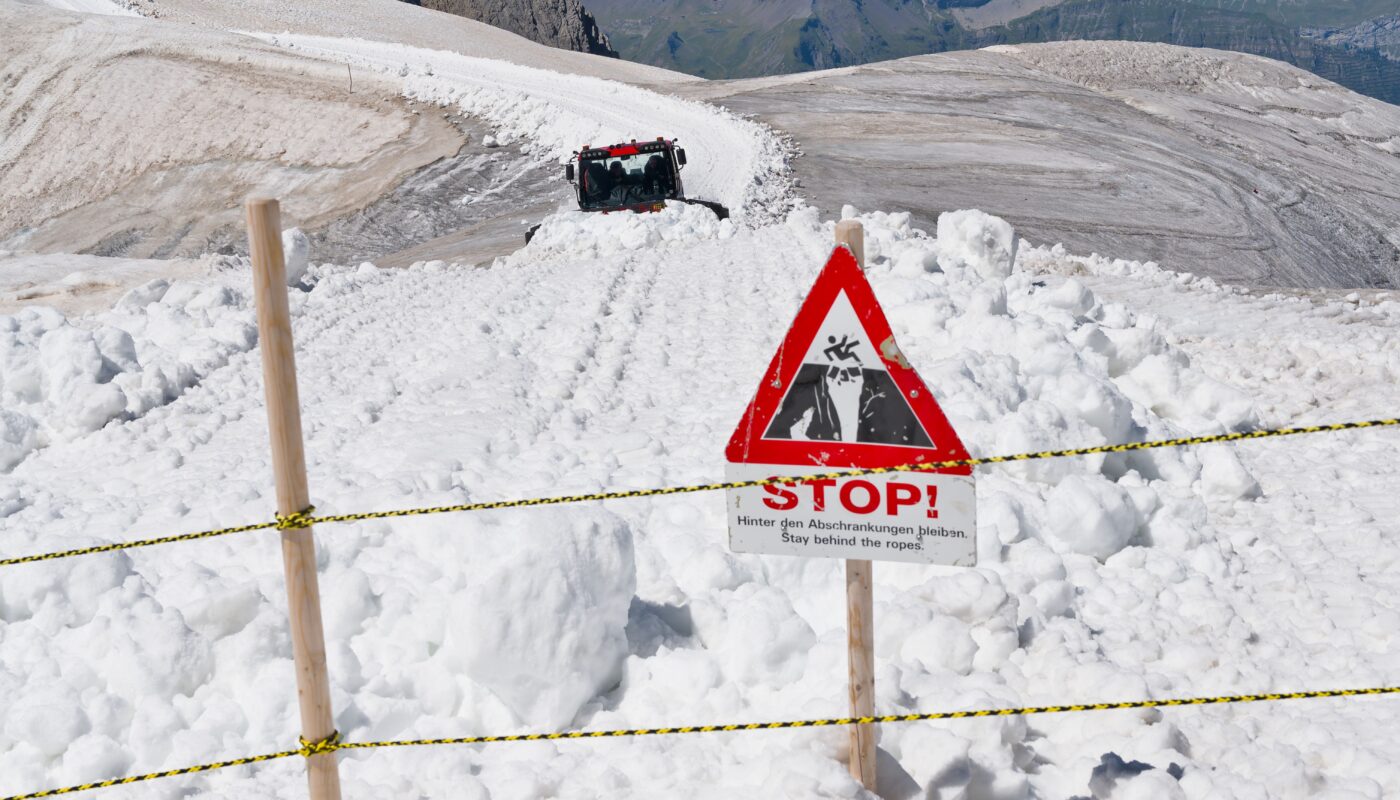 https://www.pexels.com/photo/snow-covered-mountain-road-with-warning-sign-35471250/