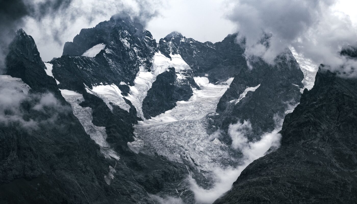 https://www.pexels.com/photo/frozen-heart-if-you-like-my-work-consider-supporting-me-at-https-www-patreon-com-marekpiwnicki-19536555/