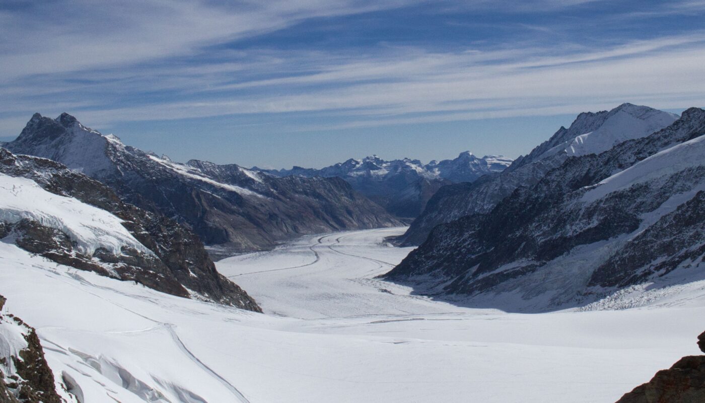 https://www.pexels.com/photo/majestic-alpine-landscape-in-swiss-alps-35052329/