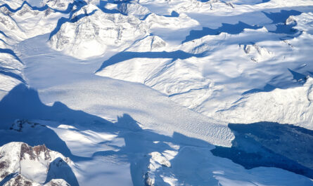https://www.magnific.com/free-photo/white-snow-covered-mountain-daytime_12647251.htm#fromView=search&page=2&position=44&uuid=c68b9246-1a36-45b2-b4af-7abc42911c1e&query=What+Is+an+Ice+Sheet%3F+Understanding+Antarctica+and+Greenland