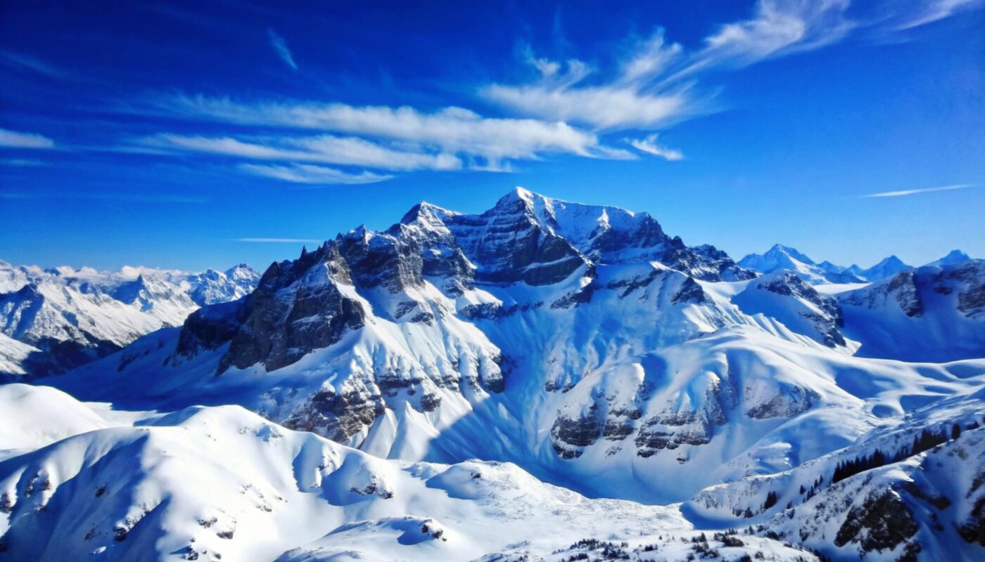 https://www.magnific.com/free-photo/majestic-snowcapped-mountains-against-blue-sky_273921580.htm#fromView=search&page=1&position=1&uuid=17a98ab2-30ab-4716-86d6-4bab1e2e231f&track=ais_hybrid&query=Zemu+Glacier%3A+The+Largest+Glacier+in+the+Eastern+Himalaya