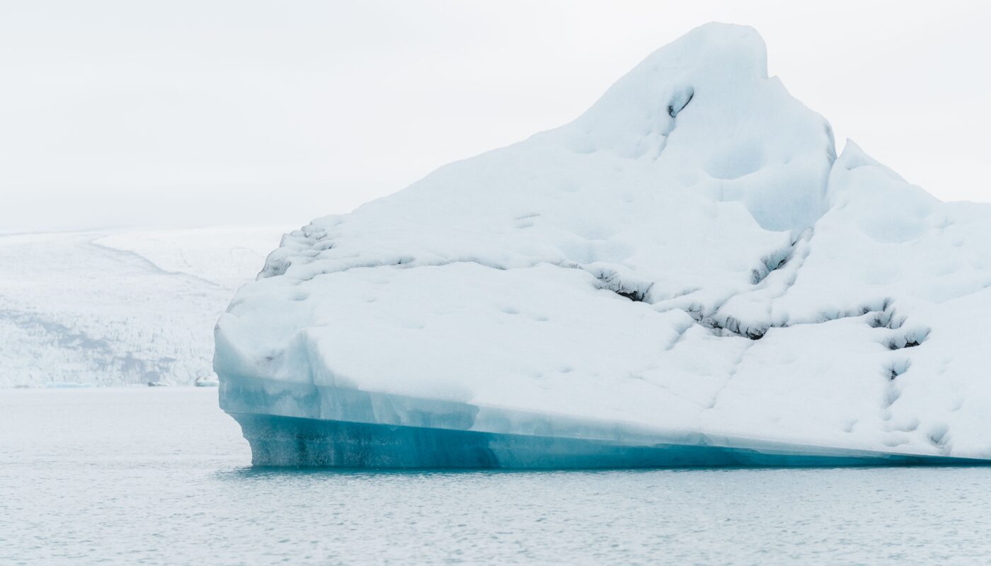 https://www.pexels.com/photo/iceberg-2658453/