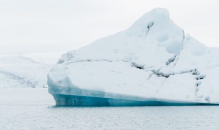 https://www.pexels.com/photo/iceberg-2658453/