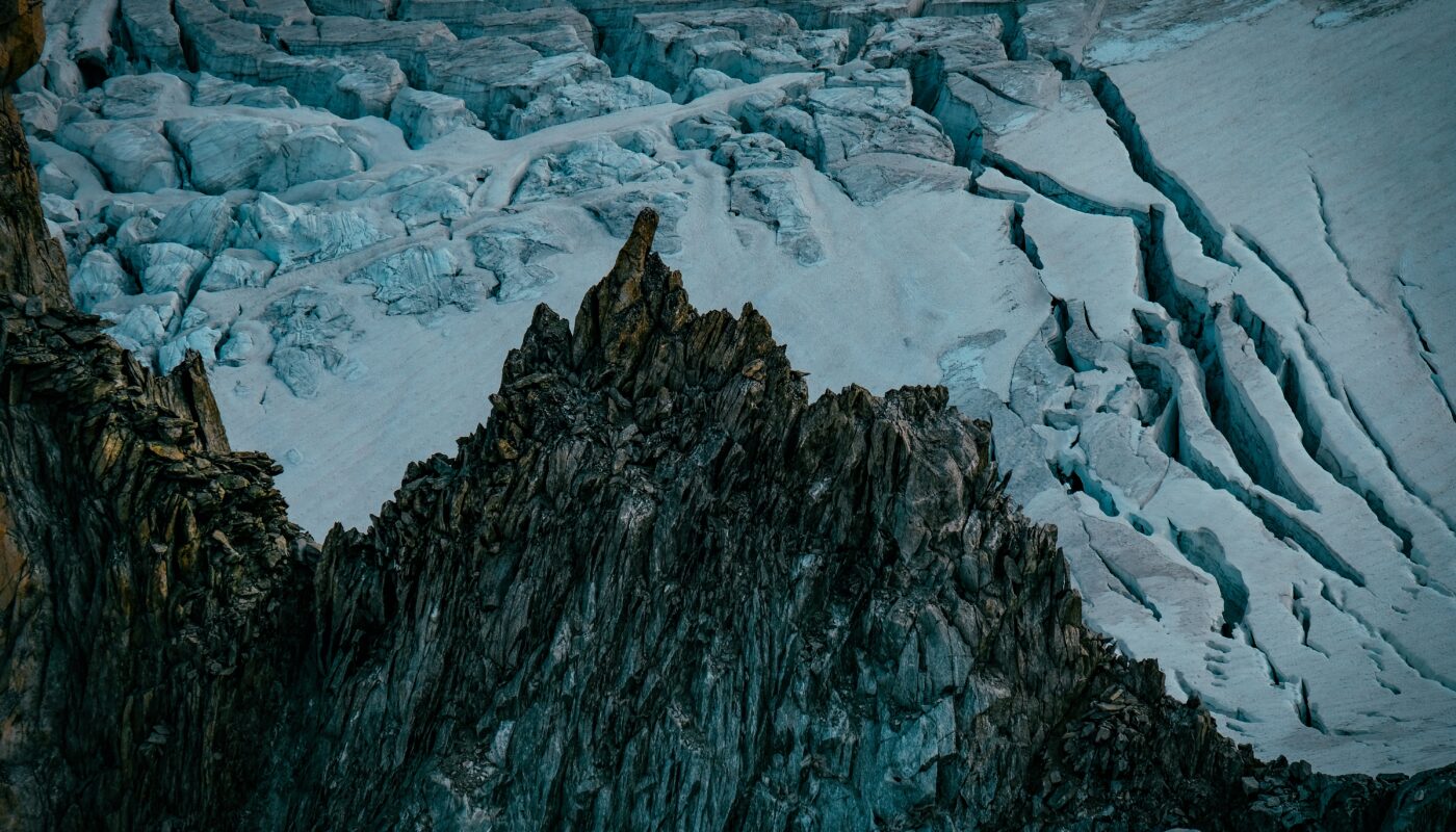 https://www.magnific.com/free-photo/beautiful-shot-snowy-rocky-steep-mountains-hills_8028380.htm#fromView=search&page=1&position=21&uuid=c3311550-1007-4807-8080-191f09adb723&track=ais_hybrid&query=What+Is+a+Crevasse%3F+How+and+Why+Cracks+Form+in+Glaciers