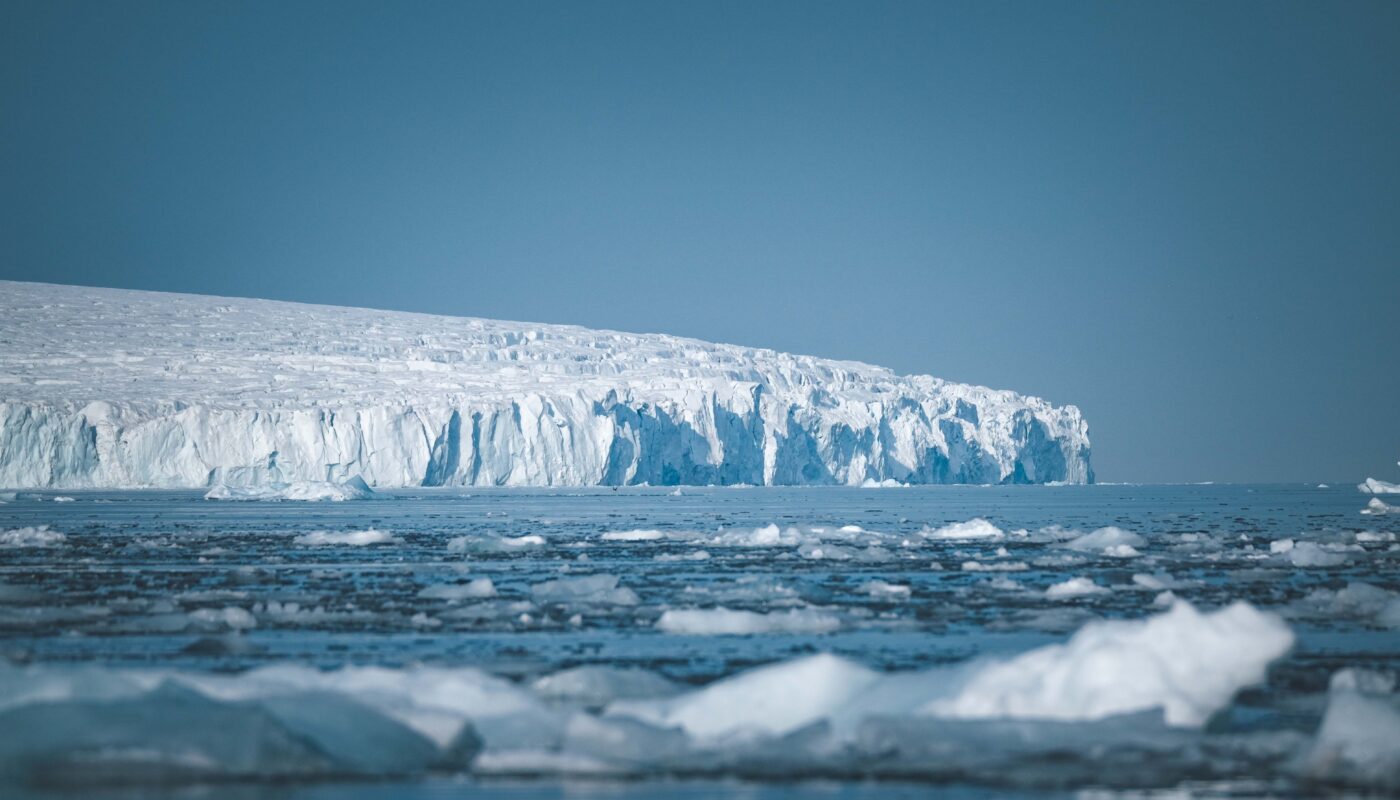 https://www.pexels.com/photo/majestic-antarctic-iceberg-landscape-at-dusk-30429916/